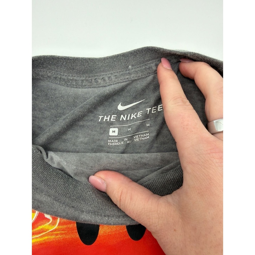 Nike Mens Like Nike Smiley Face Graphic T-Shirt Gray Short Sleeve Size M - Picture 5 of 5